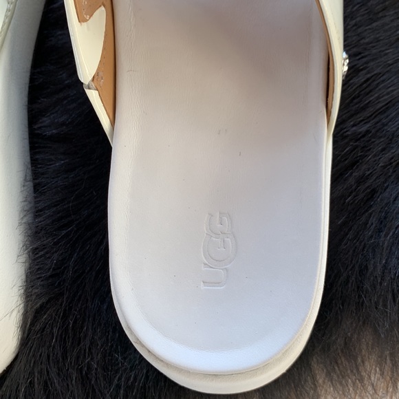 UGG Emily Patent Leather Slide - Picture 3 of 7